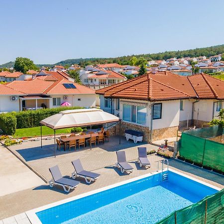 Geranium Holliday Villas Obrochishte Exteriör bild