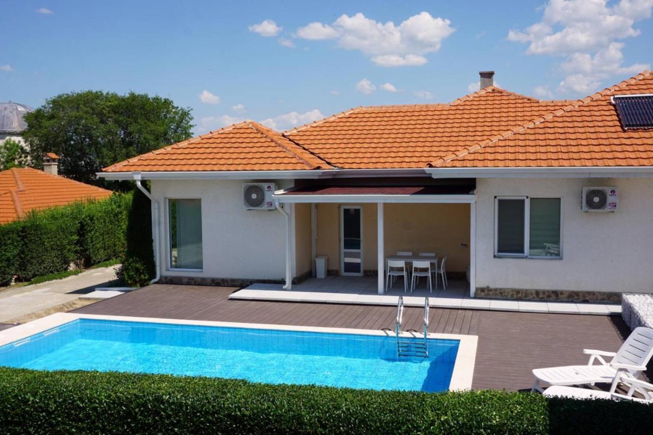 Geranium Holliday Villas Obrochishte Exteriör bild