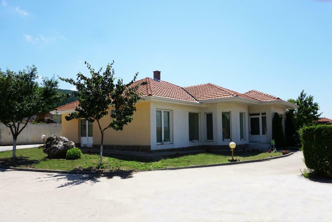 Geranium Holliday Villas Obrochishte Exteriör bild